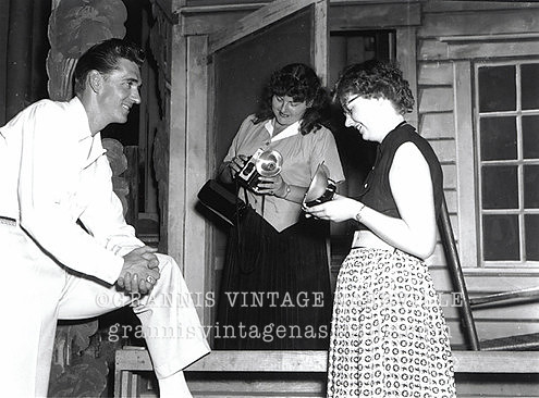 142_Carl Smith & fans
