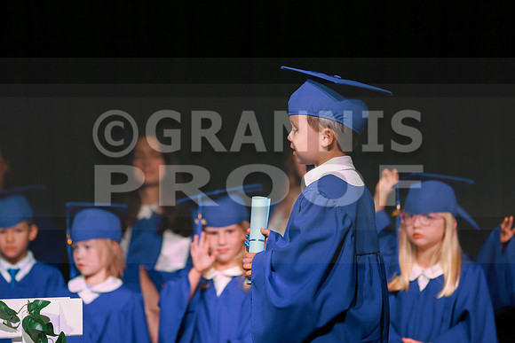 MCGRADUATION25-572
