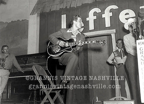 042_Chet Atkins_side